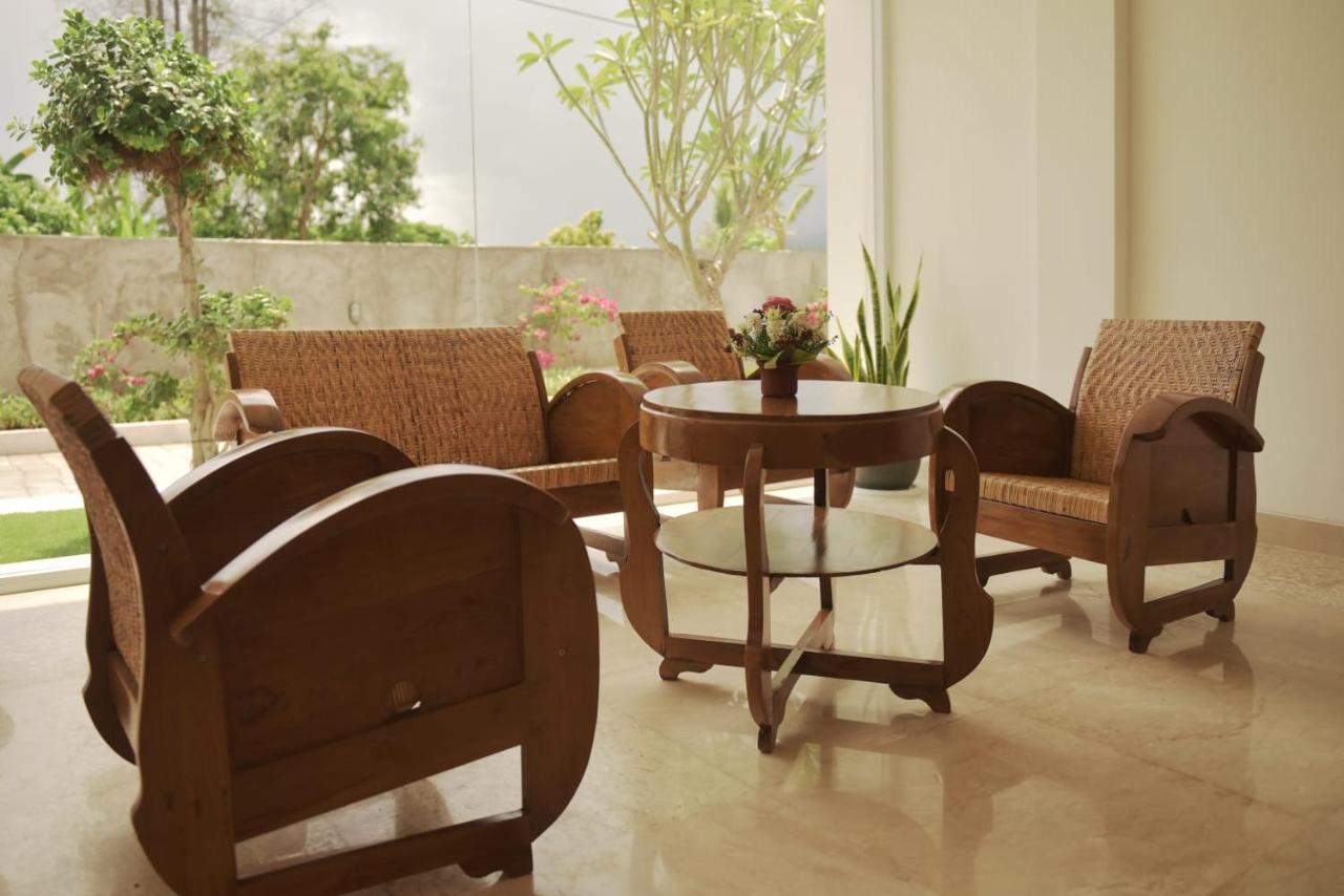 Puri Lovina Otel Dış mekan fotoğraf