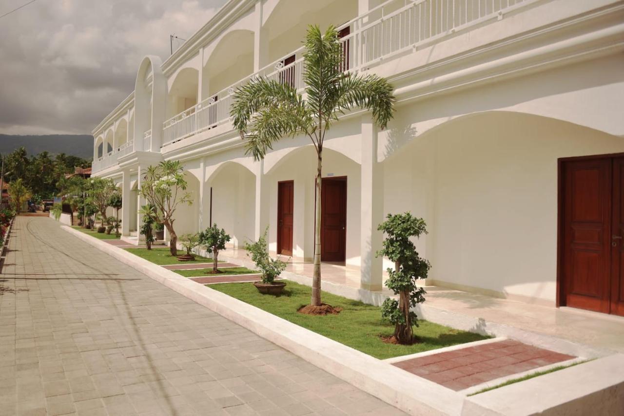 Puri Lovina Otel Dış mekan fotoğraf