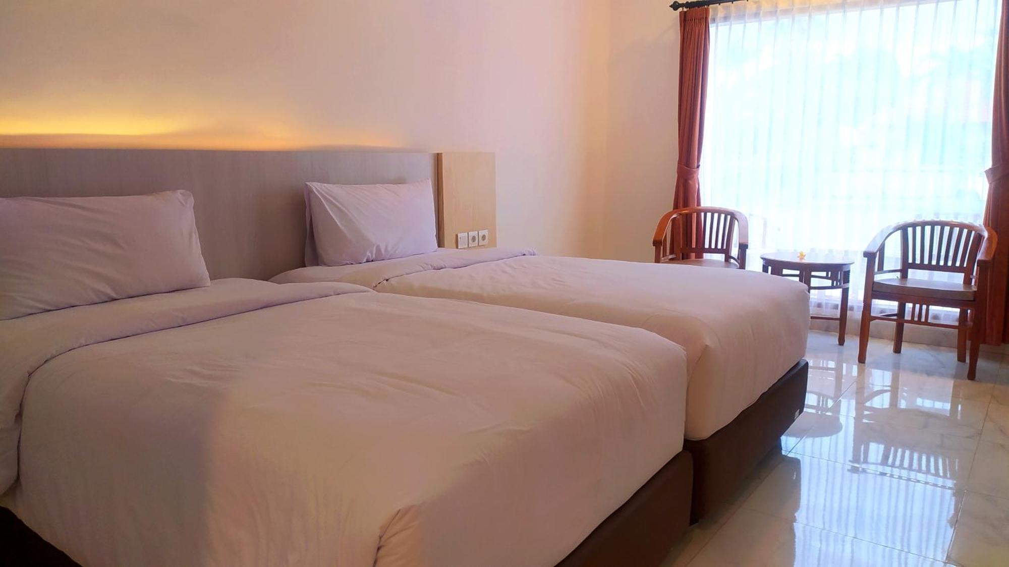 Puri Lovina Otel Dış mekan fotoğraf