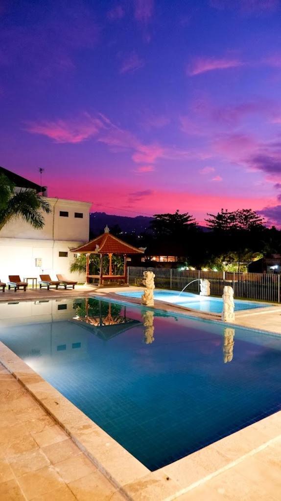 Puri Lovina Otel Dış mekan fotoğraf