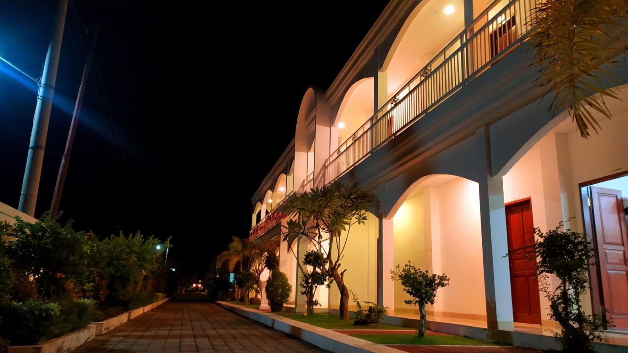 Puri Lovina Otel Dış mekan fotoğraf