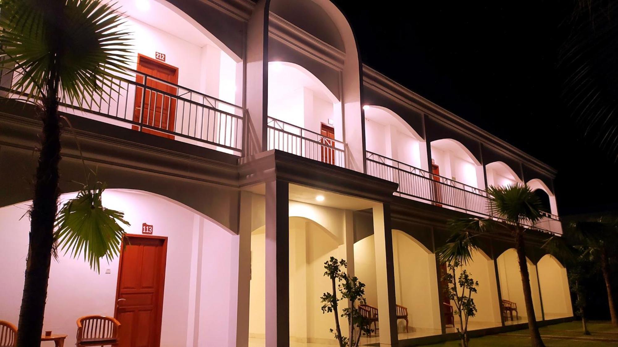 Puri Lovina Otel Dış mekan fotoğraf